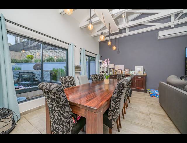 4 BEDROOM FREEHOLD FOR SALE IN COWIES HILL